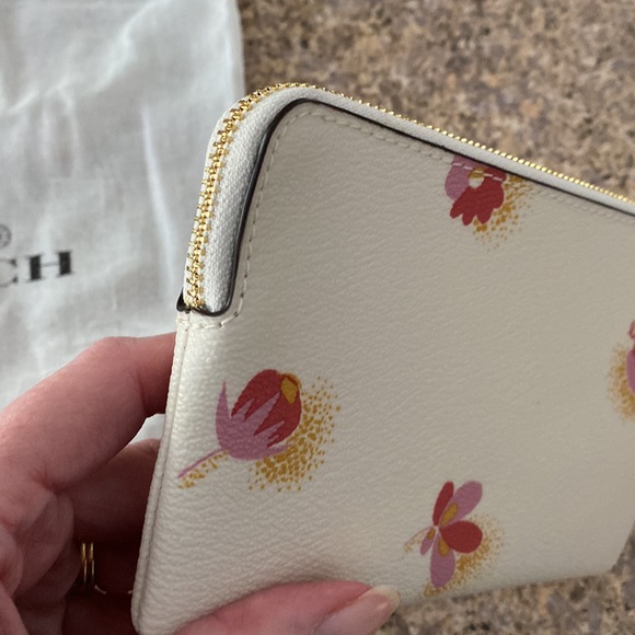 NWT Coach Corner Zip Wristlet Floral (Wristlet Only-Doesn’t Include Dust Bag) - Picture 14 of 17